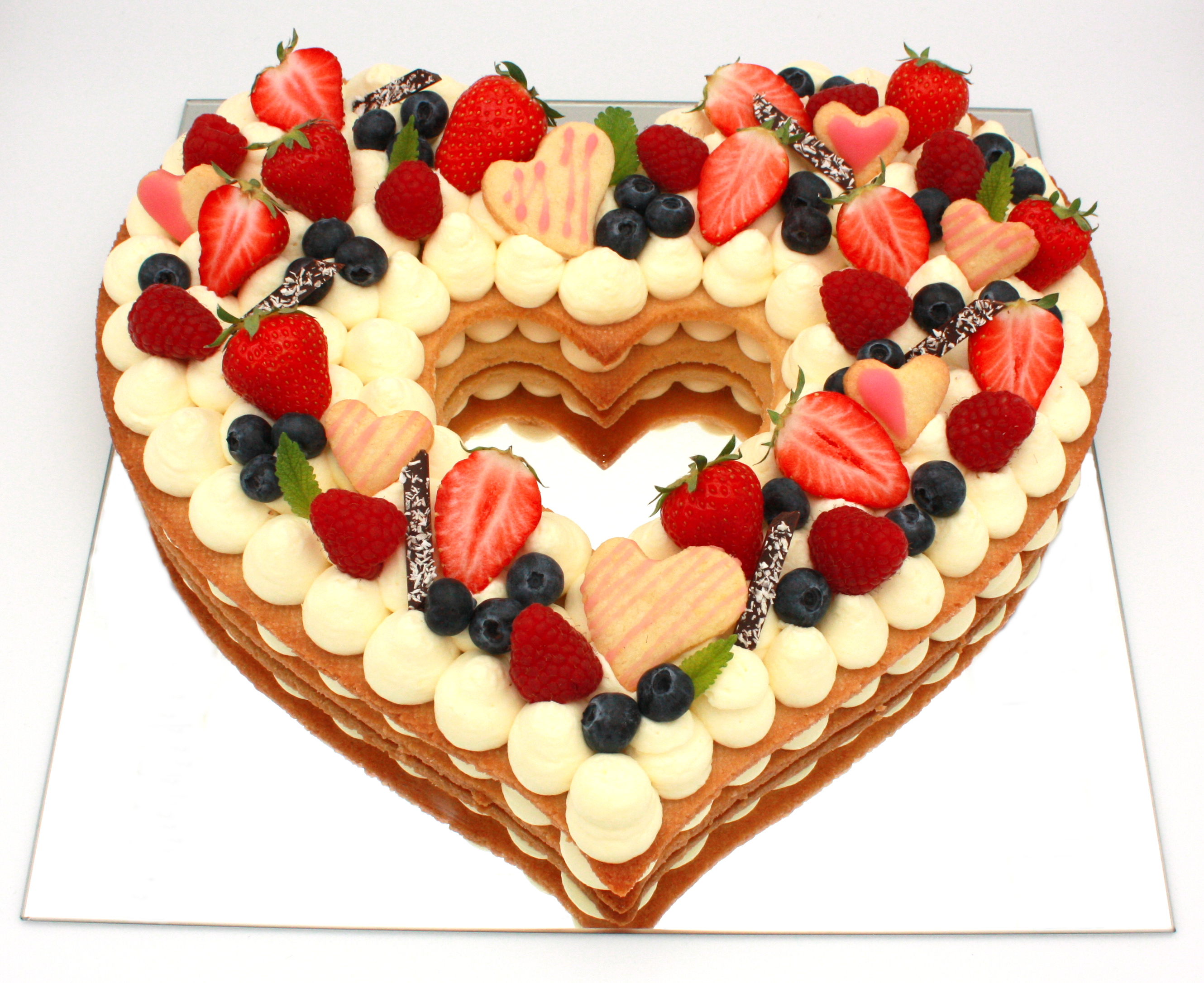Letter-Cake in Herzform
